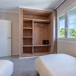 Ponent C 칼라 라트자다